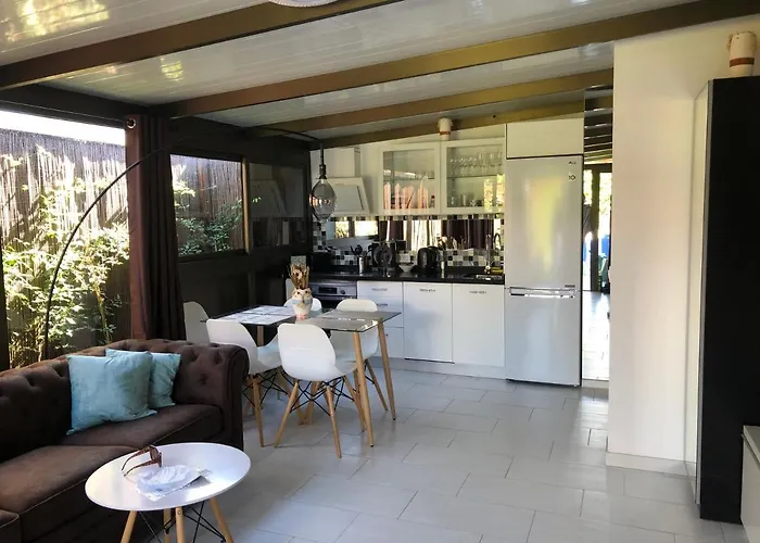 Atos With Private Garden וילה